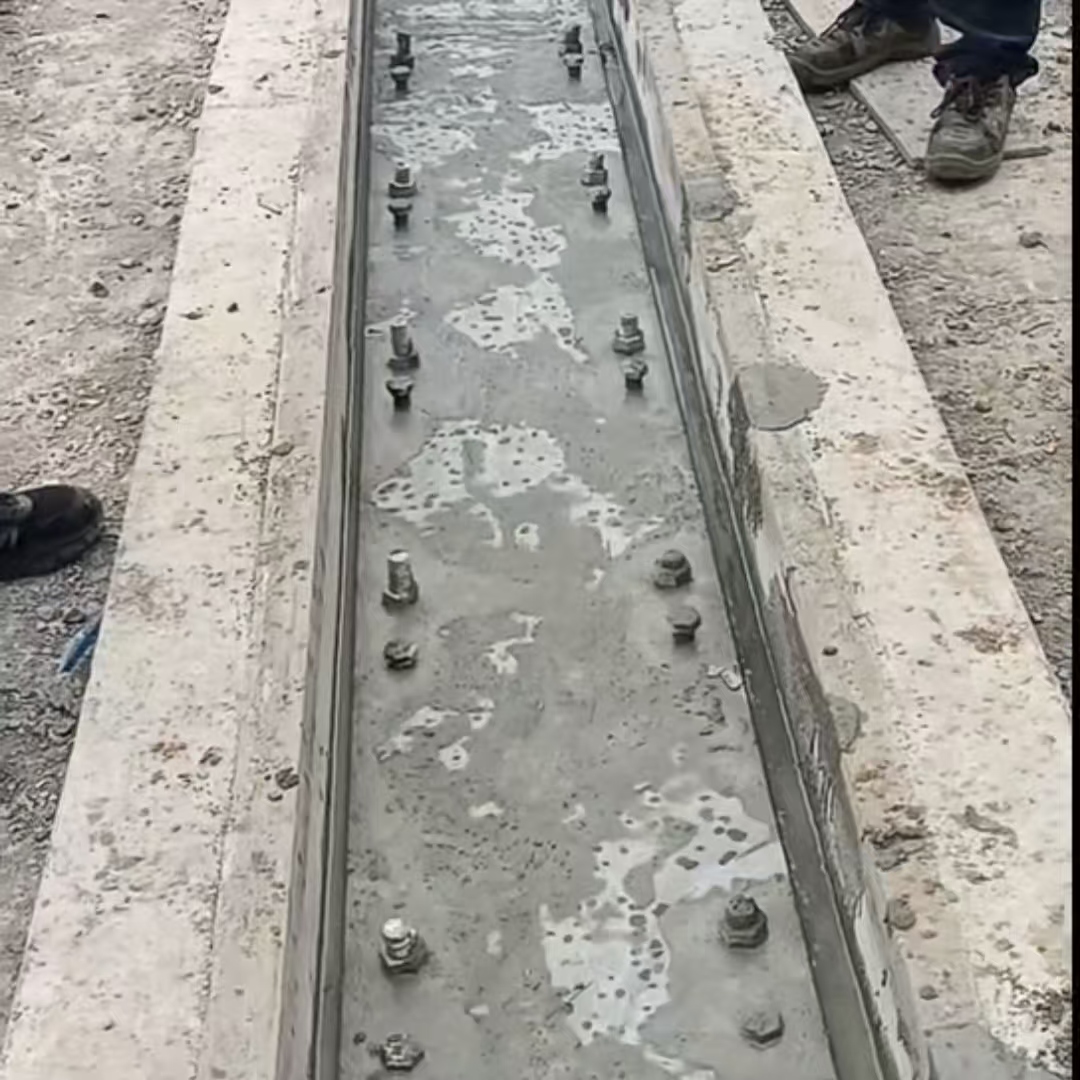 岳阳楼港口码头起重机龙门吊重型机械设备稳固用早强快凝轨道胶泥